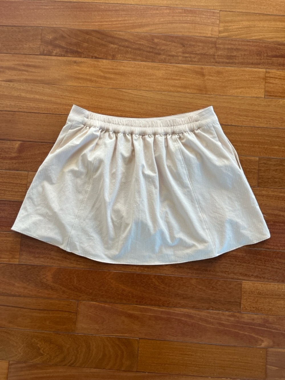 Alo Dreamscape Tennis Skirt Macademia M - Picture 4 of 6